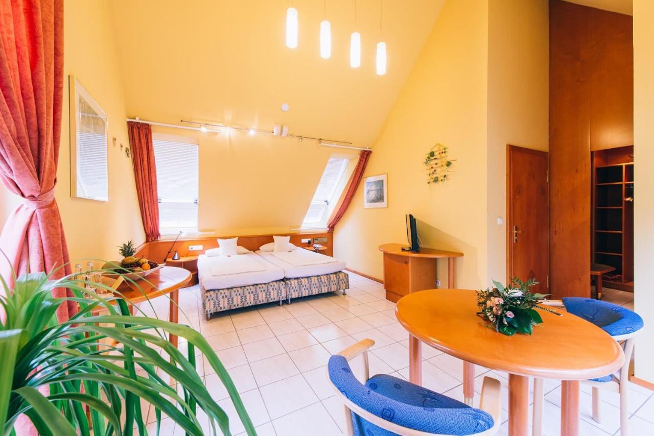 Hotel Dammenmuehle Lahr  Bagian luar foto
